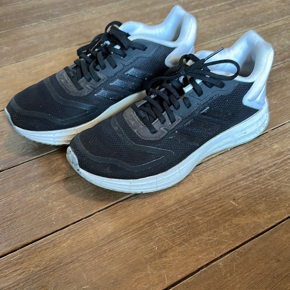 Adidas tennis shoes women’s size 8 - Picture 1 of 6